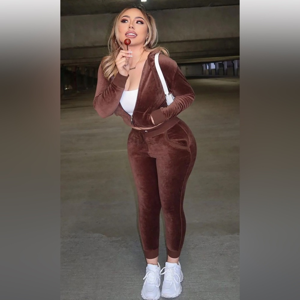 Women's velour lounge set - chocolate brown